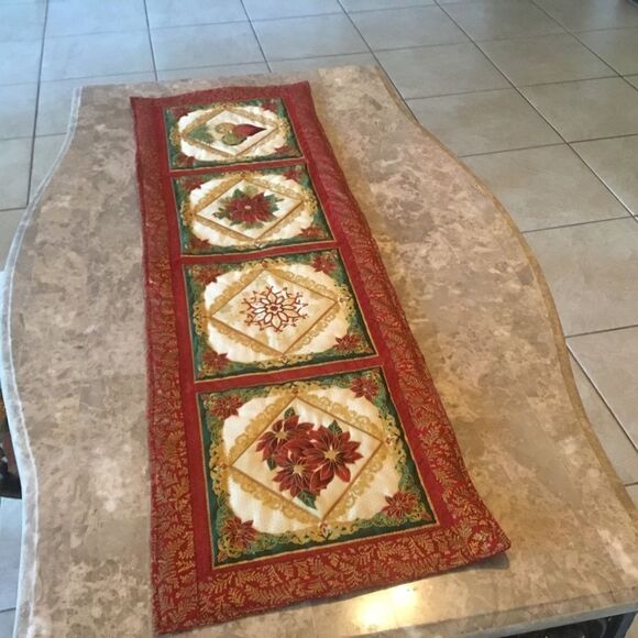 NWT. Hand Crafted Gorgeous Metallic Quilted Holiday Runner. REVERSIBLE - Picture 2 of 12